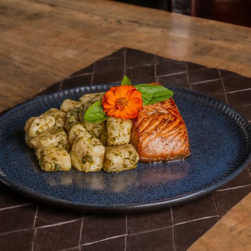 gnocchi al salmone-min.jpg
